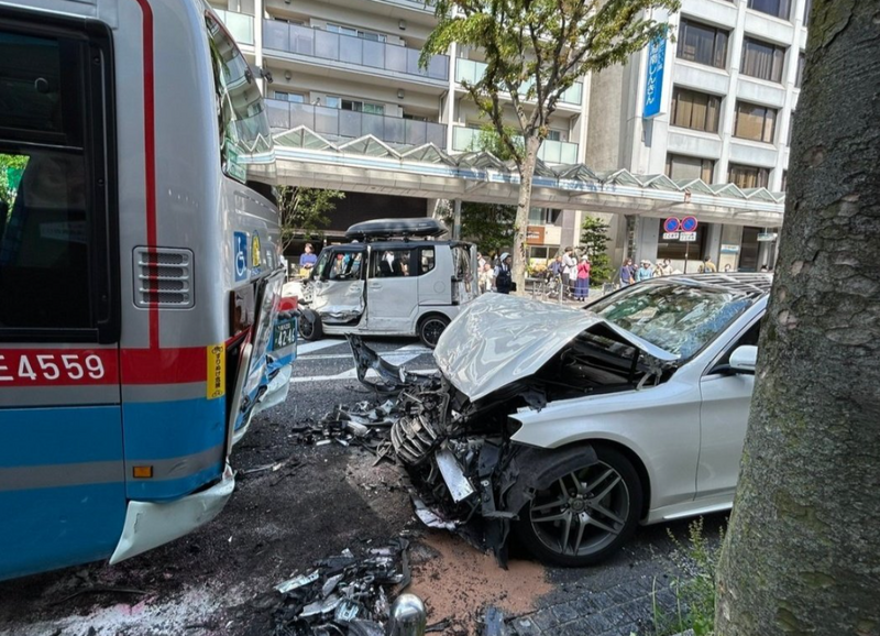 日神奈川重大车祸!8车惨遭连环冲撞 酒驾男当场被逮