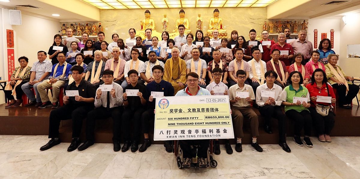 早报版头-大都会/黄思汉出席:八打灵观音亭福利基金卫塞节庆典/3图