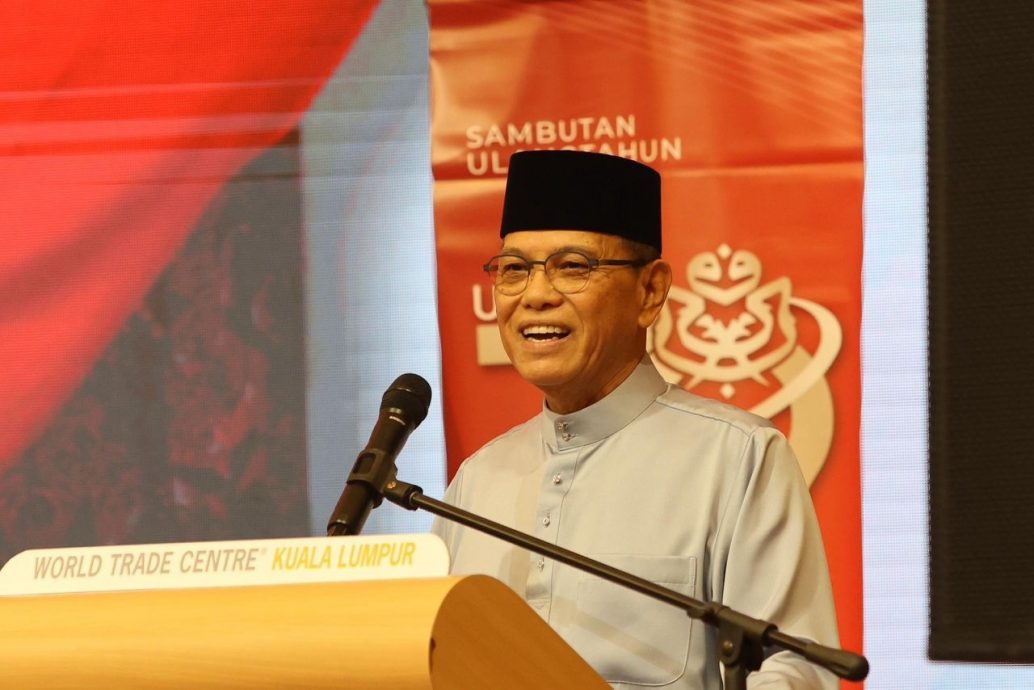 旺罗斯迪：以阿末扎希为榜样 巫统爱国学校培养坚定接班人 