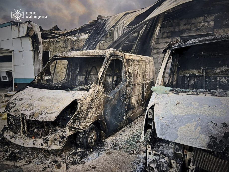 普汀与特朗普通话前 俄近300无人机袭乌 历来最大规模