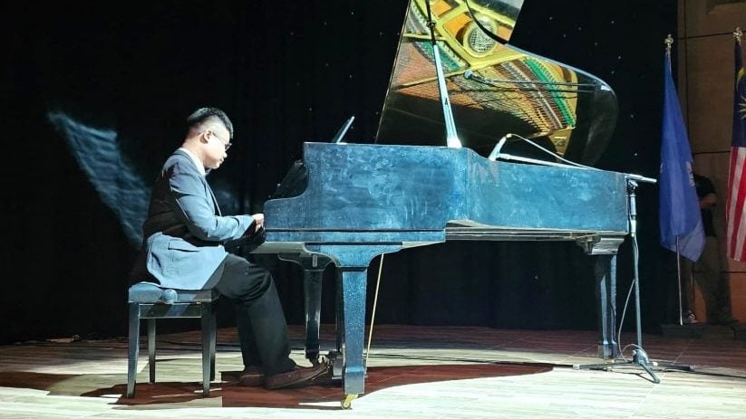 身障人士弹奏歌舞感动全场   残疾音乐剧 艺术无障碍