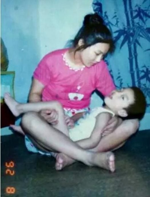 暖势力|“谁敢拔管，我就拼命！” 母亲30年苦撑 把脑瘫儿送进北大哈佛
