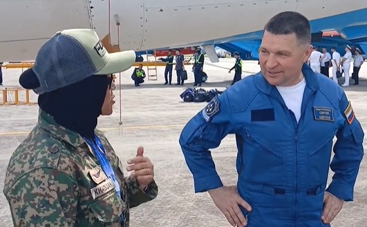 暖势力(全国版)巫裔女军医精通4语言,包括华语