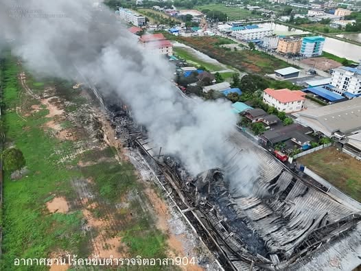 曼谷大型家具仓库烈焰狂烧12小时 300吨塑胶化为毒气居民急撤