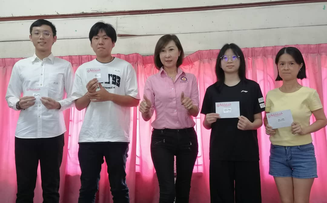 曾凤玲:求知过程勿完全衣赖AI,仅作为新辅助力量。