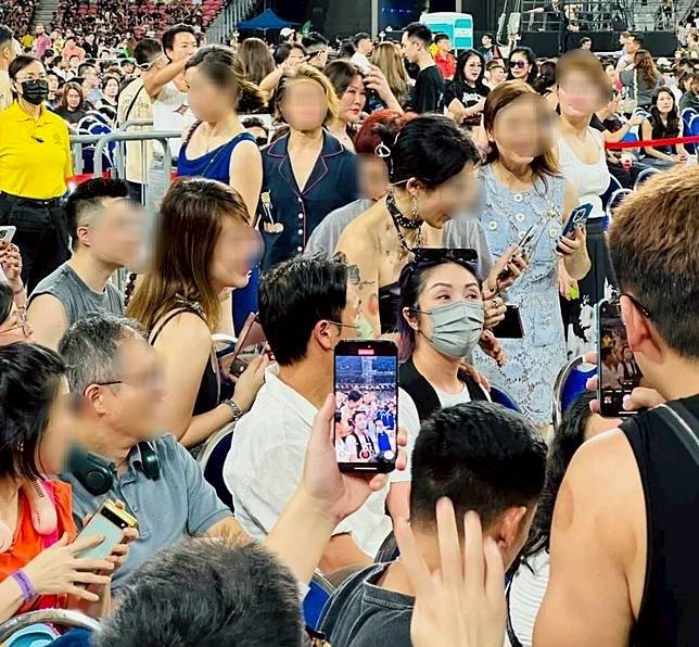 朝圣女神卡卡遭怼脸拍照 杨千嬅被迫离席粉丝挨批