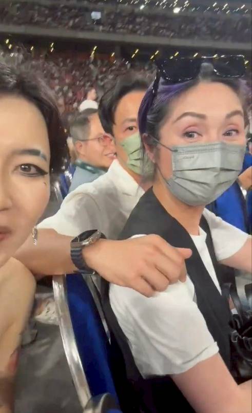 朝圣女神卡卡遭怼脸拍照 杨千嬅被迫离席粉丝挨批