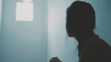 未婚夫患心理病拒就医还情勒自残 女子身心俱疲：快撑不下去了