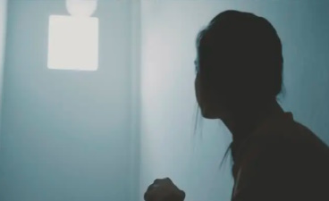 未婚夫患心理病拒就医还情勒自残 女子身心俱疲：快撑不下去了