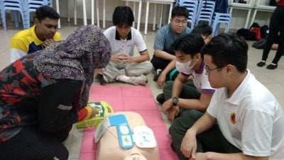 朱广锋：记住口诀 DR’ S ABCD 学CPR AED急救法不难
