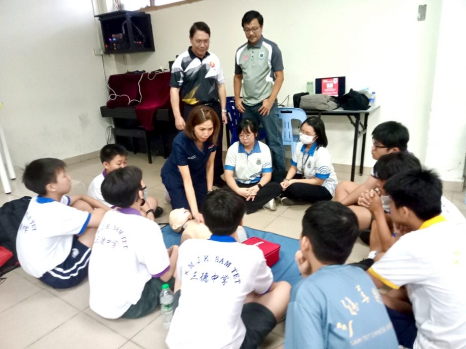 朱广锋：记住口诀 DR' S ABCD 学CPR AED急救法不难