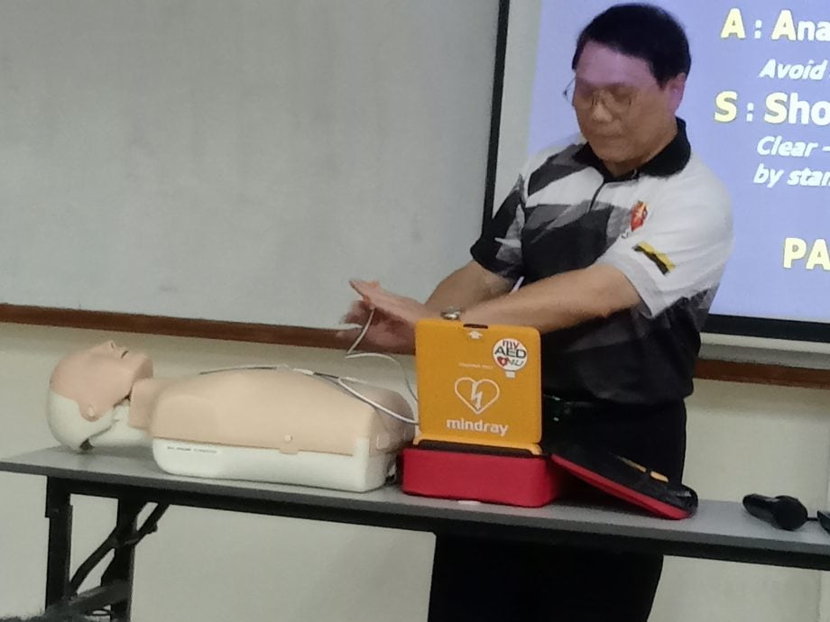 朱广锋：记住口诀 DR' S ABCD 学CPR AED急救法不难