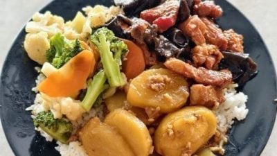 杂饭2菜1肉18令吉　男大生：太贵 业者：近双人份