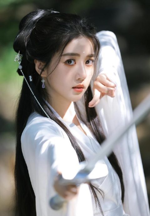 李凯馨为辱华喊冤 中国官媒不买账放话绝不容忍