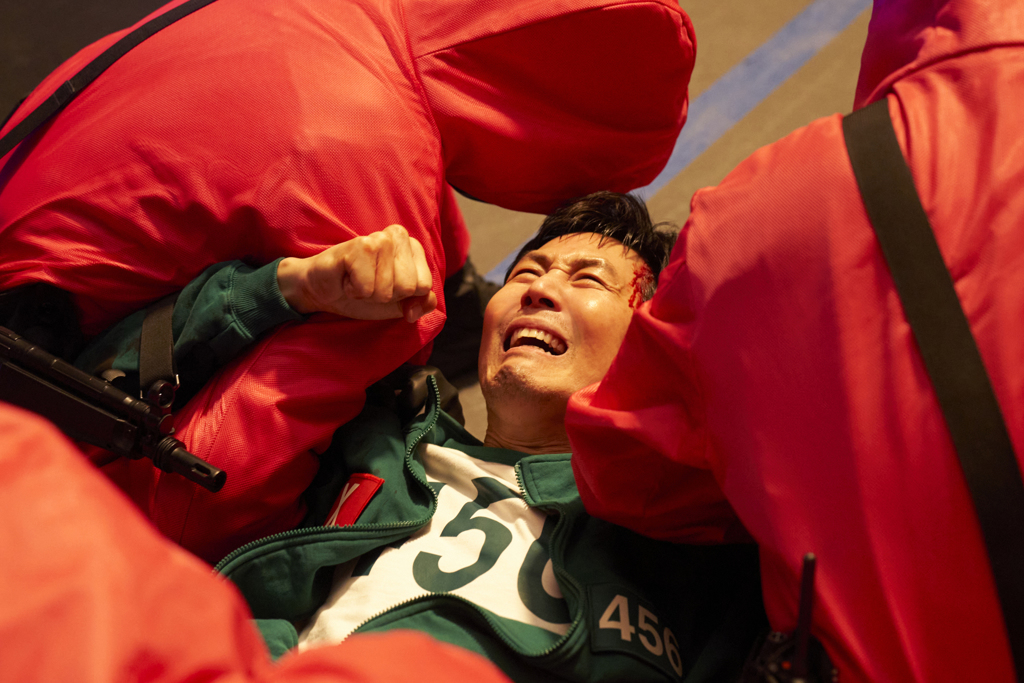 李政宰哭着被拖走《鱿鱼游戏》最终章上线倒数