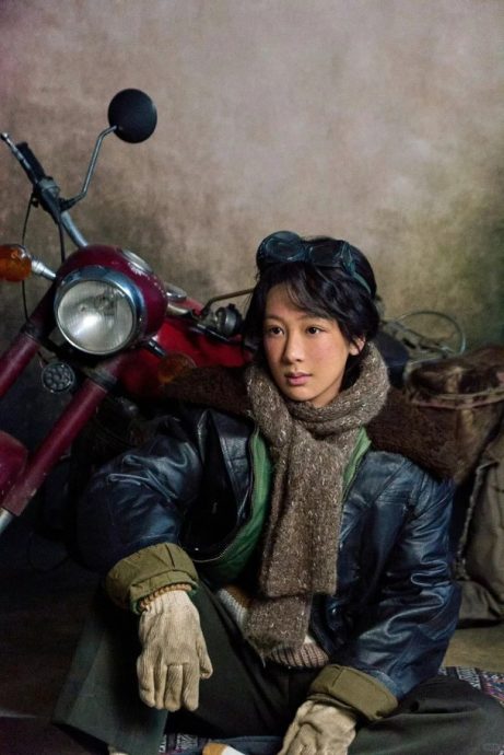 杨紫青藏高原开工嘴唇干裂　胡歌银白乱发尽显沧桑