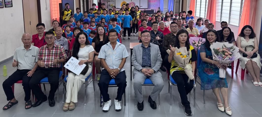 杰出校友马福兴吴美丝 华夏小学主讲激励学子