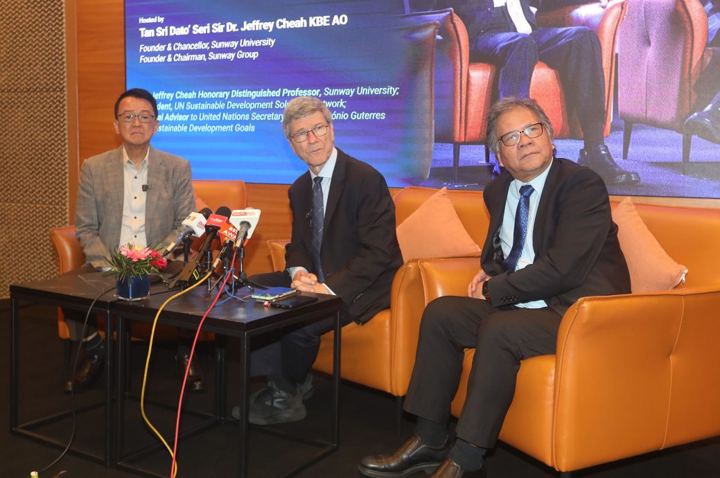 杰菲里萨克斯:特朗普不喜欢战争