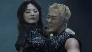 视频 | 林峰邀3女神拱照个唱 公主抱周秀娜表情扭曲