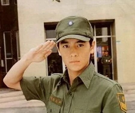 林志颖毕书尽当红时入伍 网民赞:男星楷模