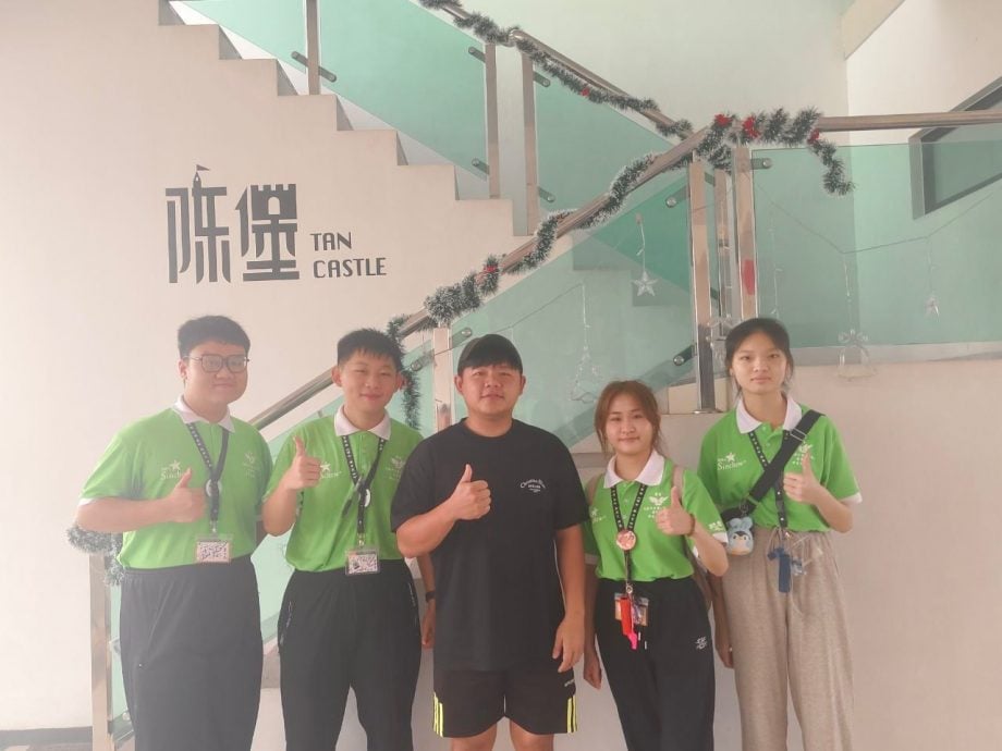 柔：年轻人：5月7日刊：大海的馈赠与挑战：走进龟咯奎笼渔场的日常