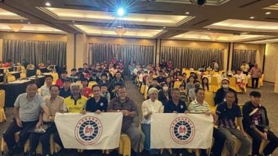 柔福利杯象棋赛   9属会78选手切磋棋艺