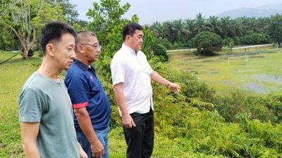 陈宗：彼咯国中草场泥壁  崩塌2年余未修补