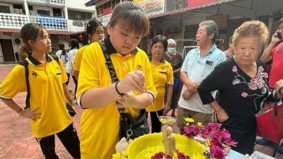 森马佛青首办社区浴佛 走出佛堂 走入社区推广佛法