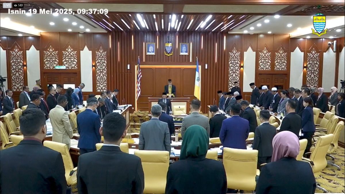 槟州议会（大北马）州议会为逝世议员默哀