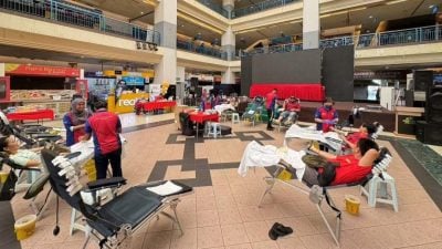 关丹百利广场涌现热血人潮 捐血成绩亮眼