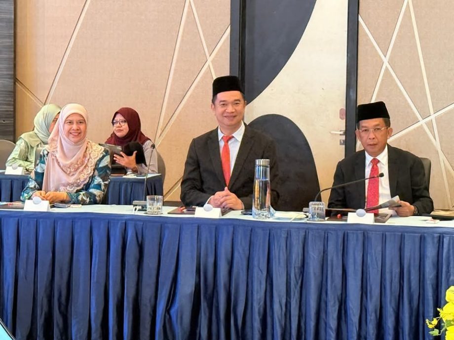 (求真）张聒翔出席宗教汇报会，其实是受殿下邀请入内聆听