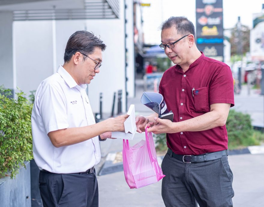 沈志勤助患膀胱癌单亲父，将暴涨三倍保费调回原额