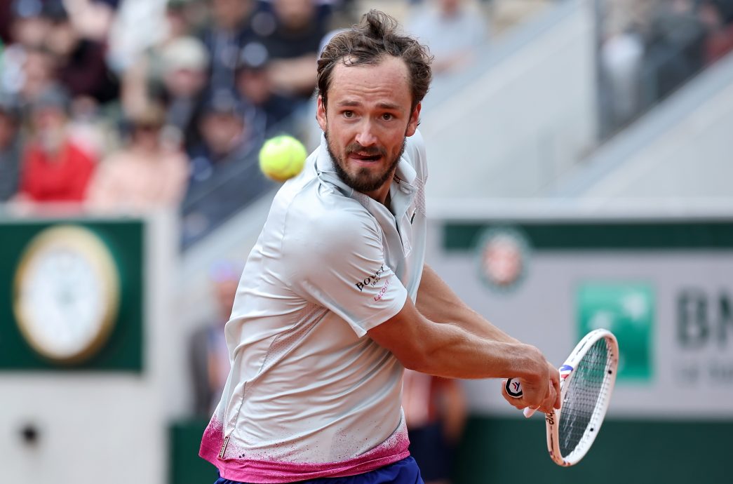 法网|佐科轻取美国对手开门红  梅德维德夫意外一轮游