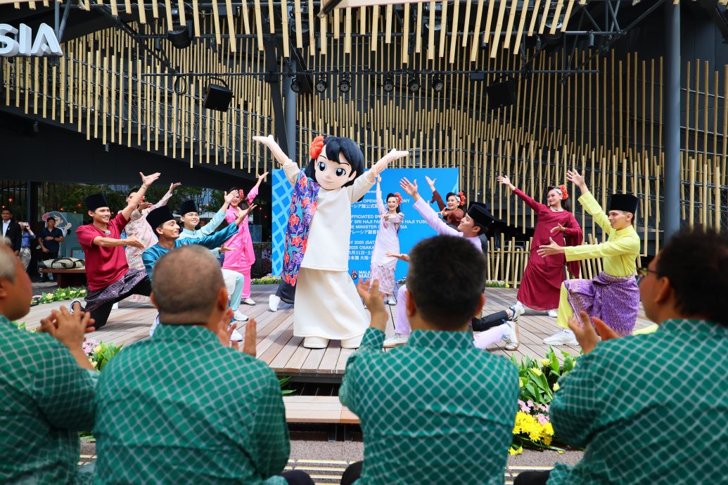 法迪拉为大阪世博会马来西亚馆开幕