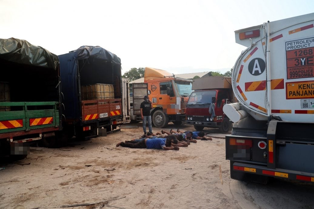 津贴柴油当工业柴油出售黑市牟利 雪内贸部起获7000升柴油逮捕5人