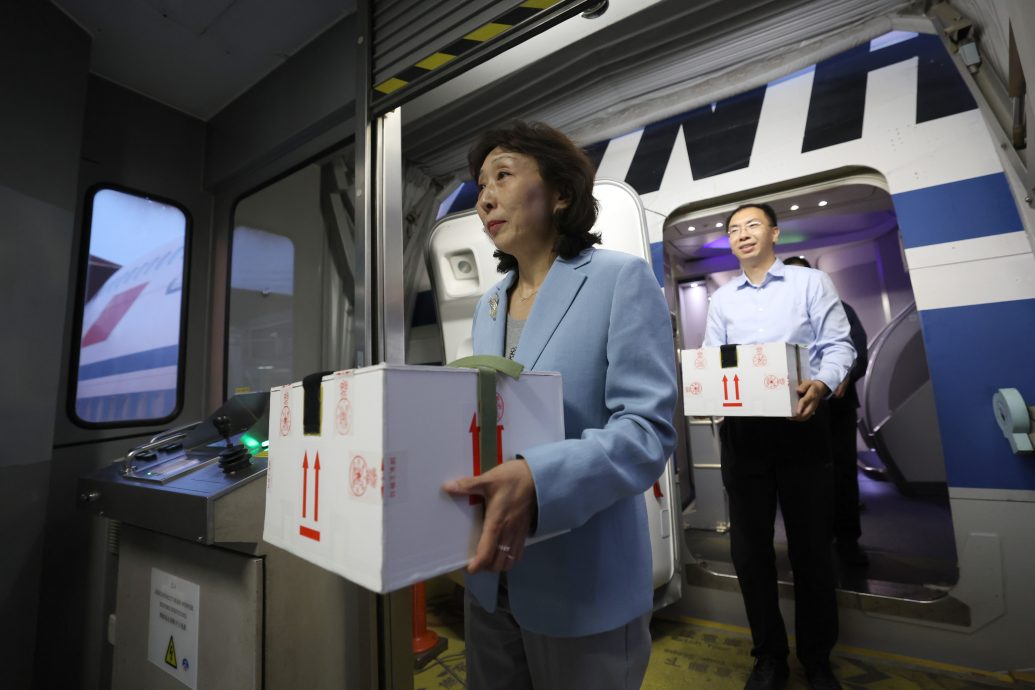 流失美国79载 国宝楚帛书《五行令》《攻守占》回到中国