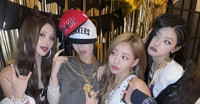 涉种族歧视道歉未能止血 Kiss Of Life退出KCON