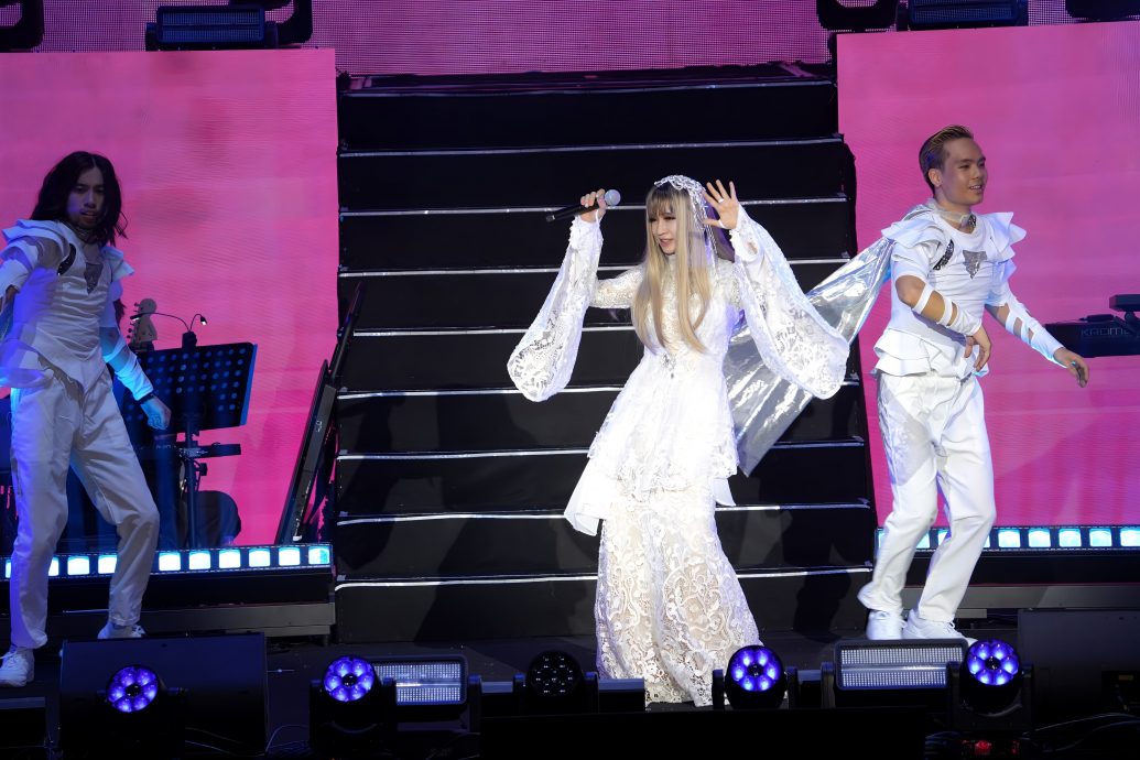 演奏乐器担心观众睡着 锺洁希3小时唱跳33首歌