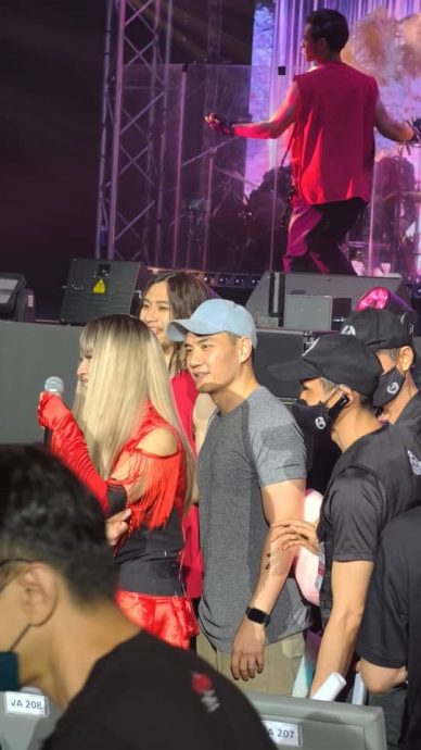 演奏乐器担心观众睡着 锺洁希3小时唱跳33首歌