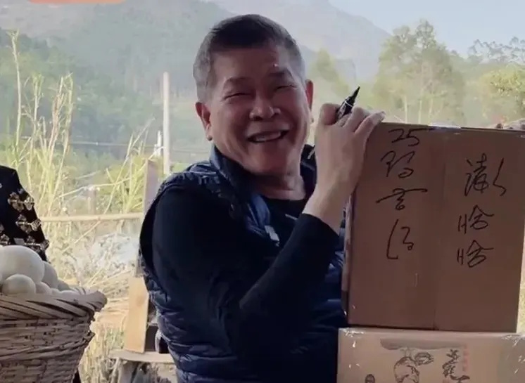 澎恰恰跳票害干儿子被黑道电击 经纪人出面回应