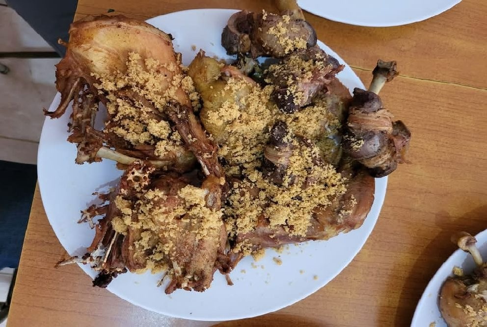  炸鸡被揭用猪油惹争议 店家喊冤：早已注明“非清真”