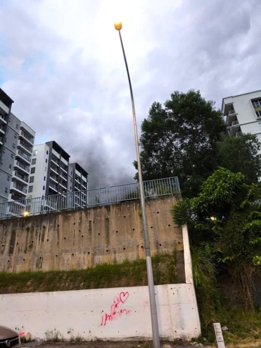 版头-大都会/垃圾“毒烟”再次袭击加影双溪旦卡斯及周遭数花园住宅区
