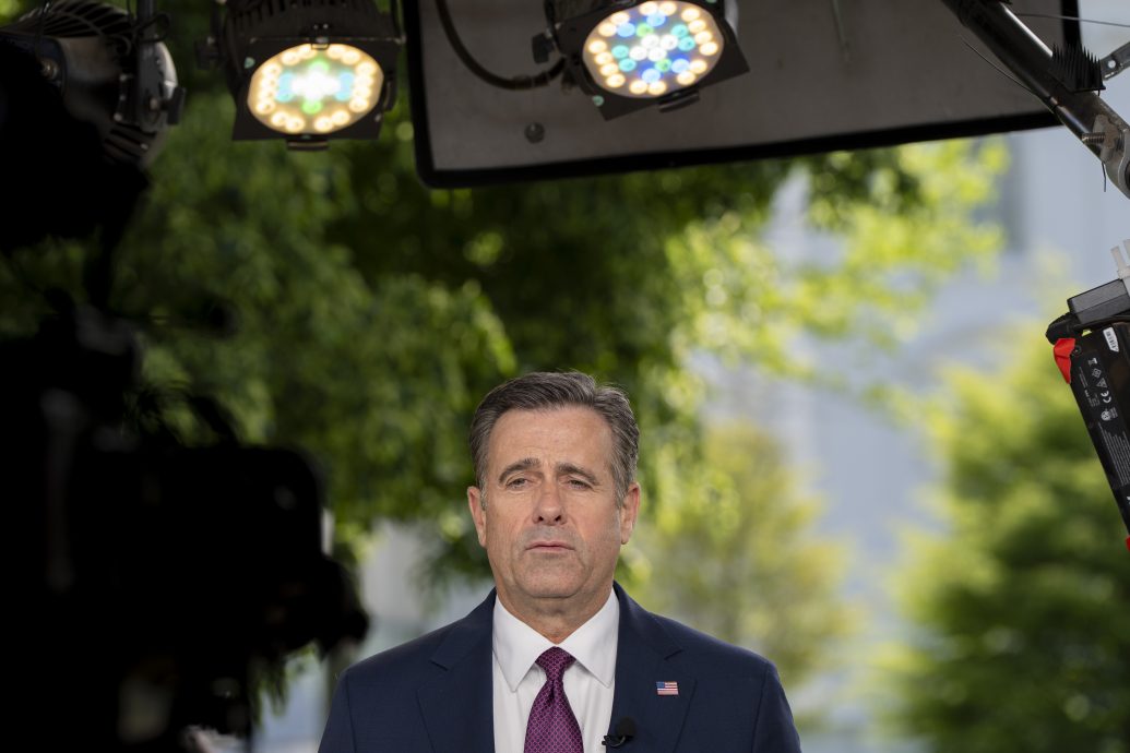 特朗普人事精简大刀砍向情报机构 中情局传将大裁1200人