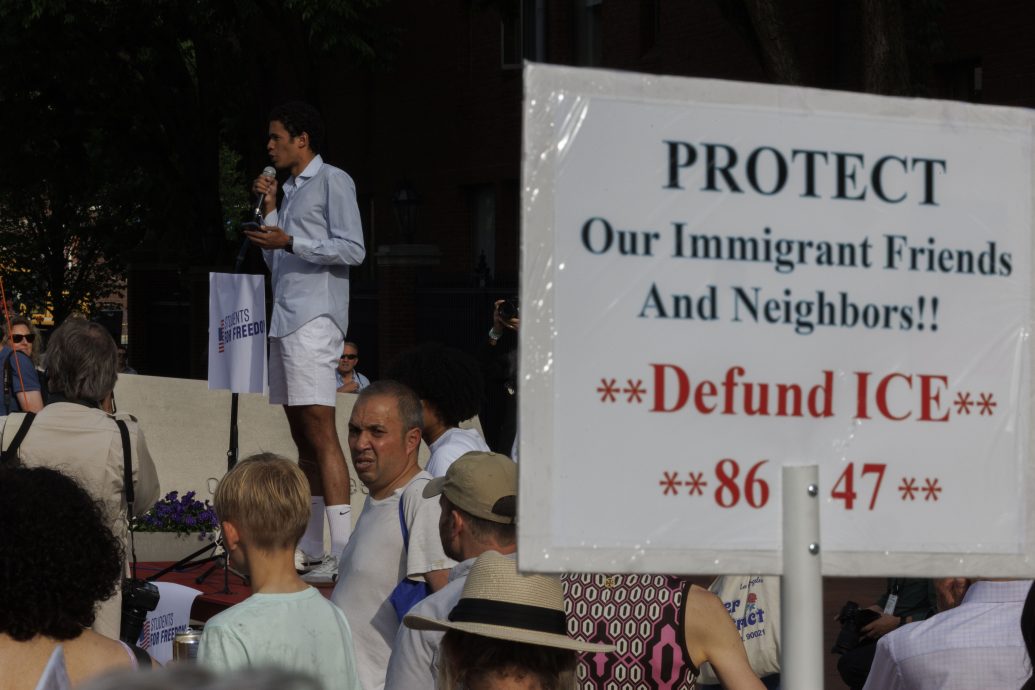 特朗普再出手  要求联邦机构取消与哈佛大学1亿美元合约