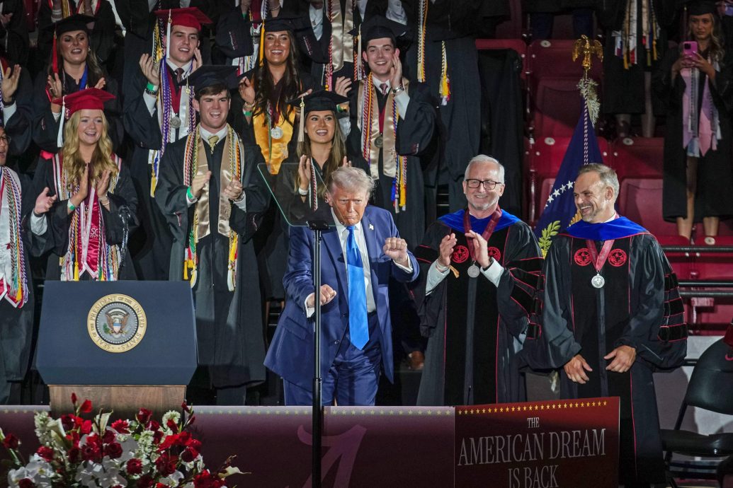 特朗普大学演讲：马斯克等“从讨厌我到拍我马屁”