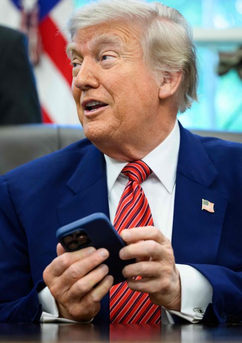 特朗普威胁苹果三星非美制造手机课25%关税  6月底实施