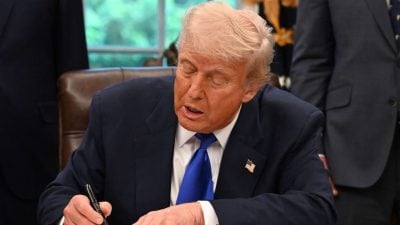 特朗普预告2周内对药品加征关税 冀推动美国本土制药