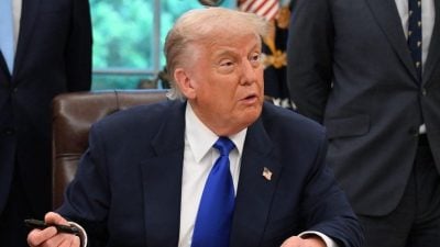 特朗普：美持续与俄乌对话 呼吁无条件停火30天