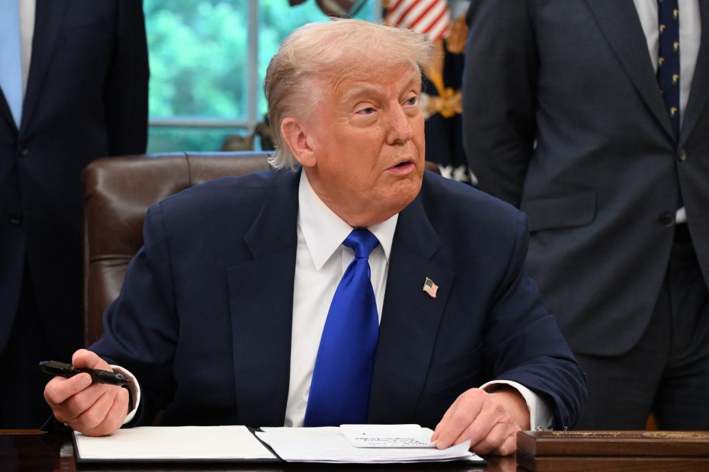 特朗普:美持续与俄乌对话 呼吁无条件停火30天