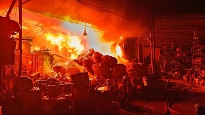 九洞一回收厂火灾   狂烧数小时 火势猛烈